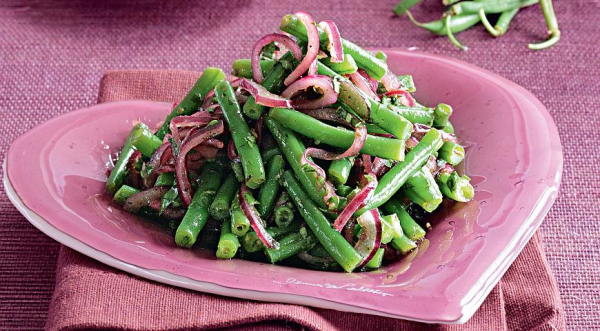 Салат с зеленой стручковой фасолью с брынзой и маслинами — вкусный рецепт