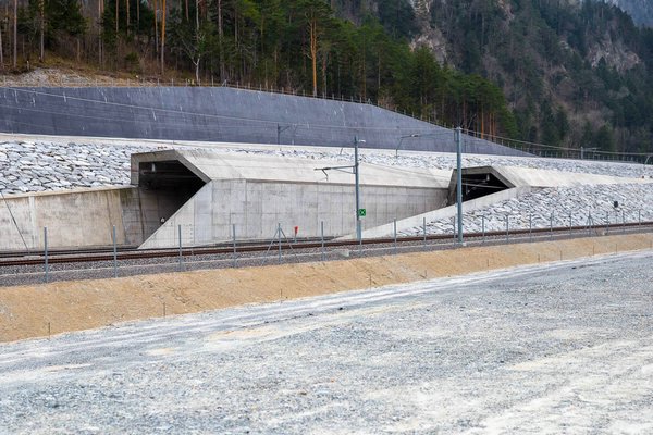 Швейцария: Туннель Готтард (56,9 км)